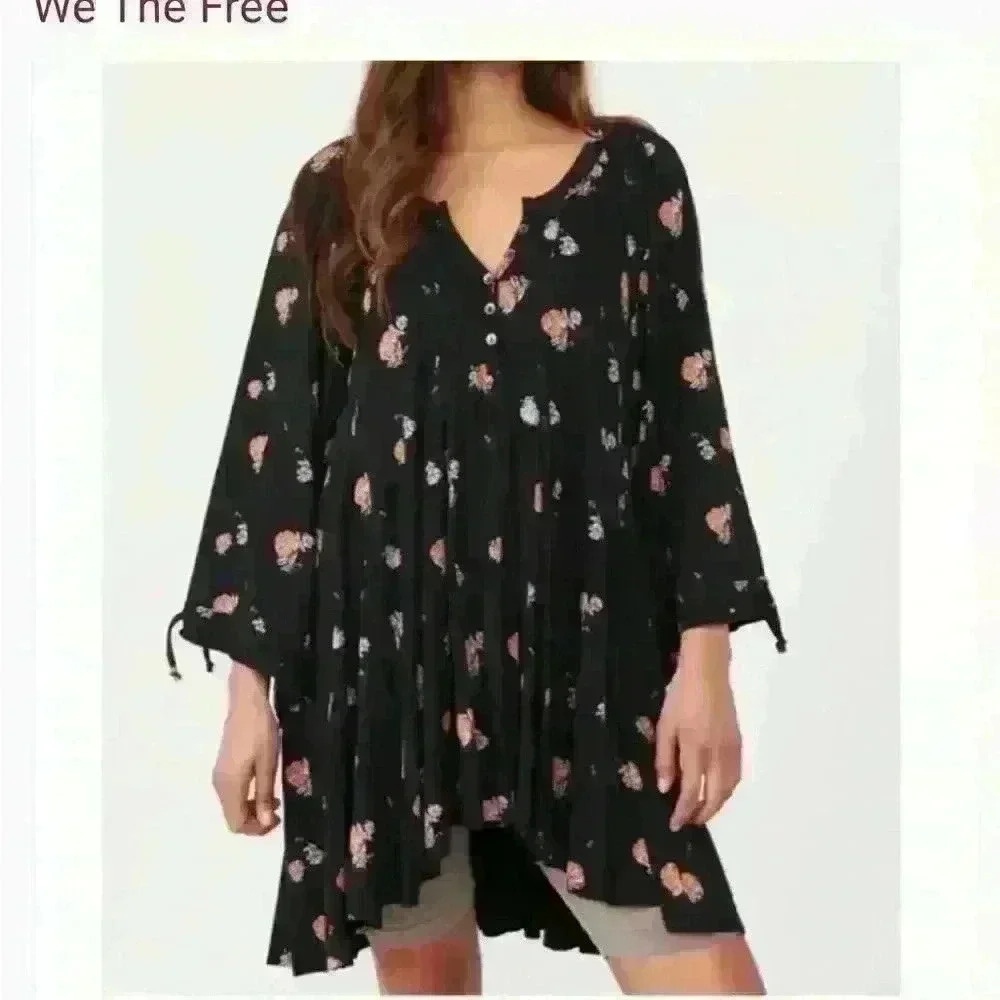We the Free Free People Winter Sun Tunic in black floral. Size Medium. NWT.